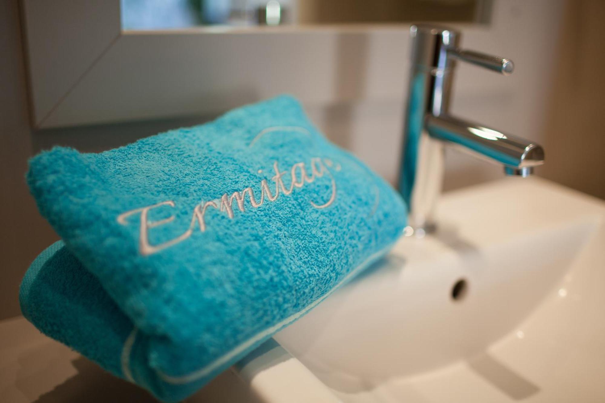 Hotel Exsel Ermitage Saint-Gilles Les Bains Room photo